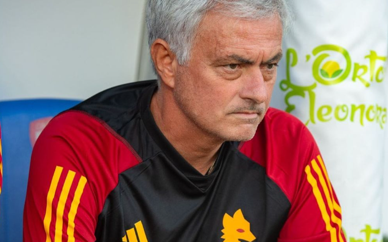 José Mourinho é um possível substituto de Carlo Ancelotti no Real Madrid, diz jornal