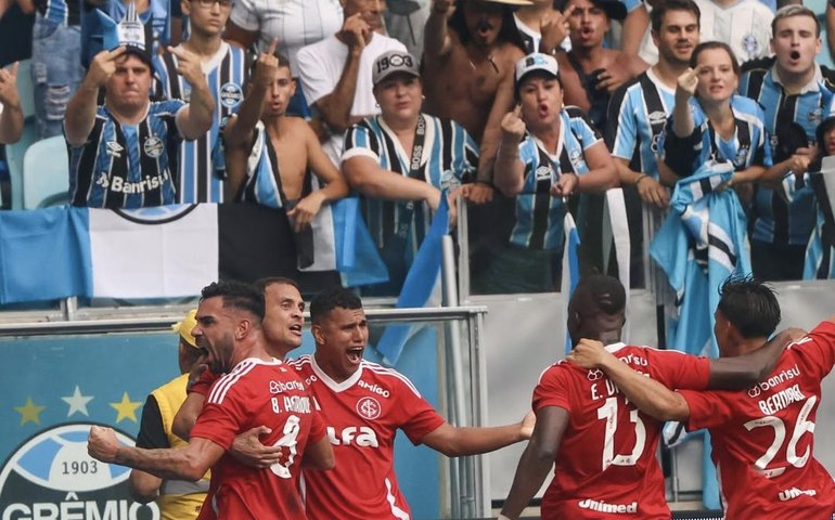 Internacional faz 2 a 0 no Grêmio e fica perto de ser campeão estadual após nove anos