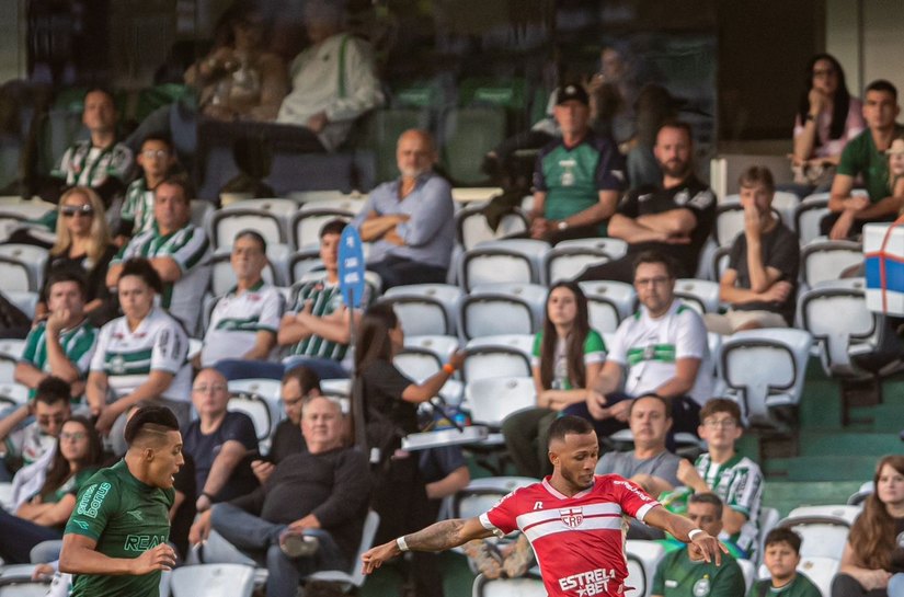 CRB leva gol nos acréscimos e perde para o Coritiba por 2 a 1