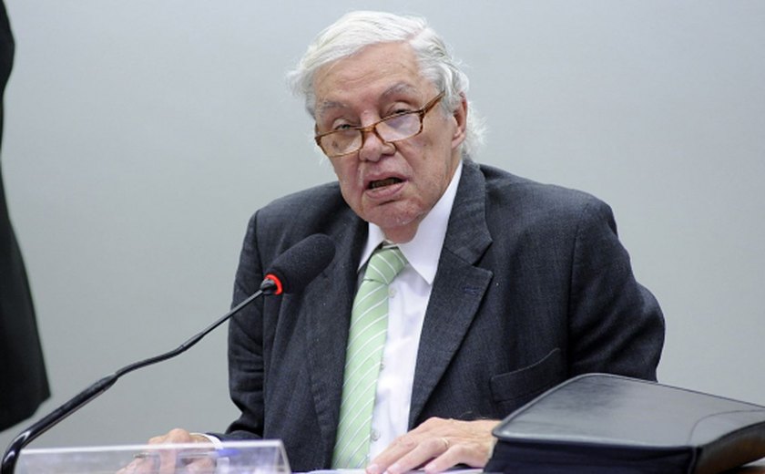 Morre aos 83 anos o economista Carlos Lessa, ex-presidente do BNDES