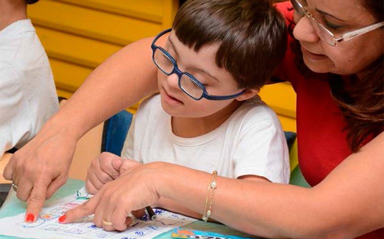 Comissões debatem inclusão social de estudantes com deficiência