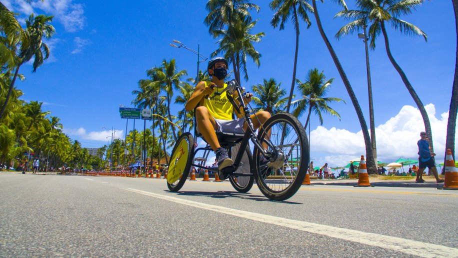 Orla de Ponta Verde recebe edição do Projeto Bike Sem Barreiras neste domingo (29)