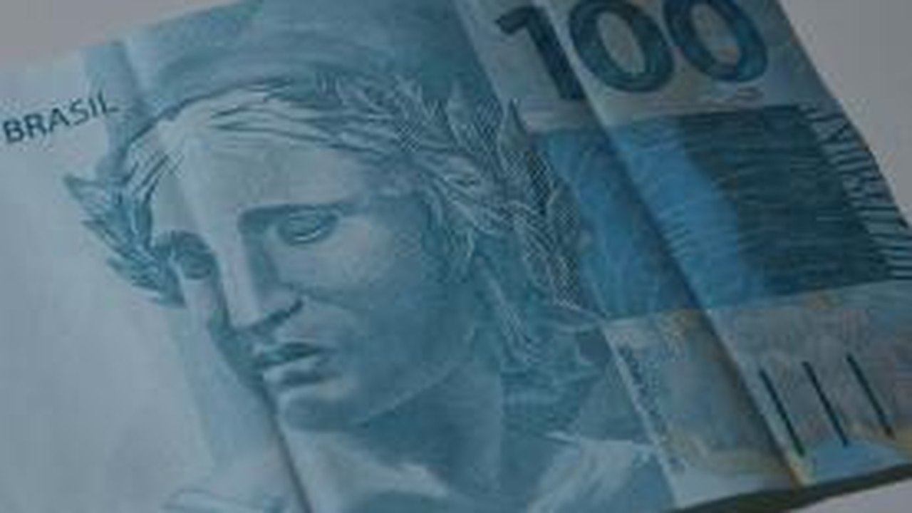 Proposta orçamentária prevê salário mínimo de R$ 788,06 para 2015