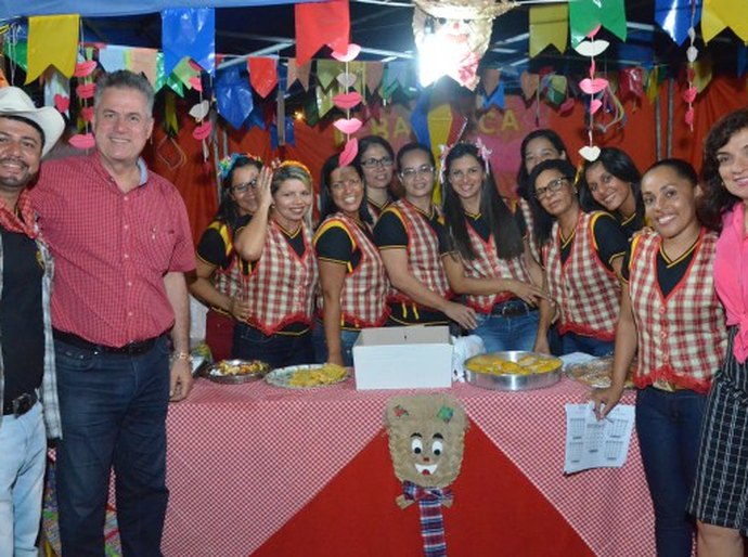 Joaquim Beltrão e Drª Dalva Edith participam de quermesse junina