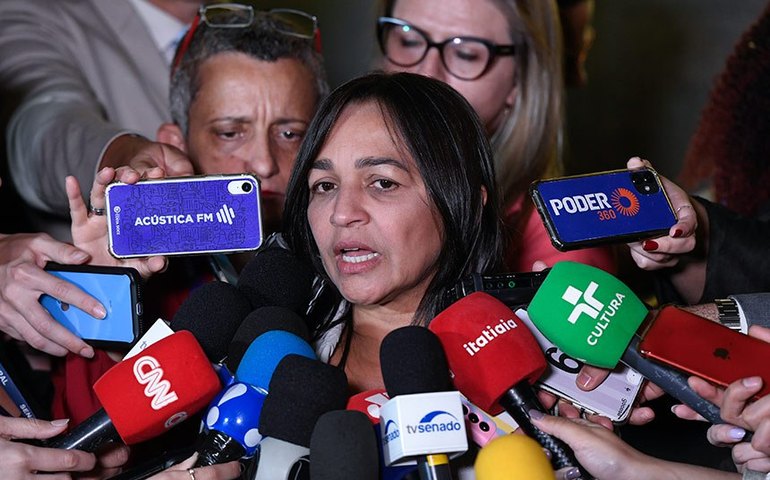 CPMI poderá pedir indiciamento de Bolsonaro, diz relatora