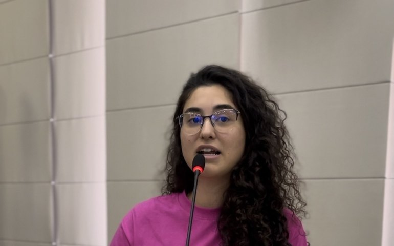 “Precisamos de uma CCZ que realmente cuide dos animais”, diz Teca Nelma sobre caso do cachorro Apolo eutanasiado no Zoonoses