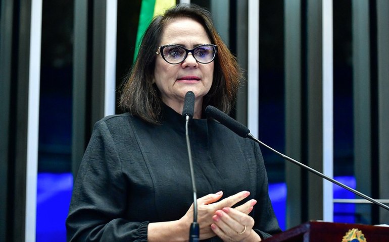 Damares recorre contra decisão sobre aborto em menores