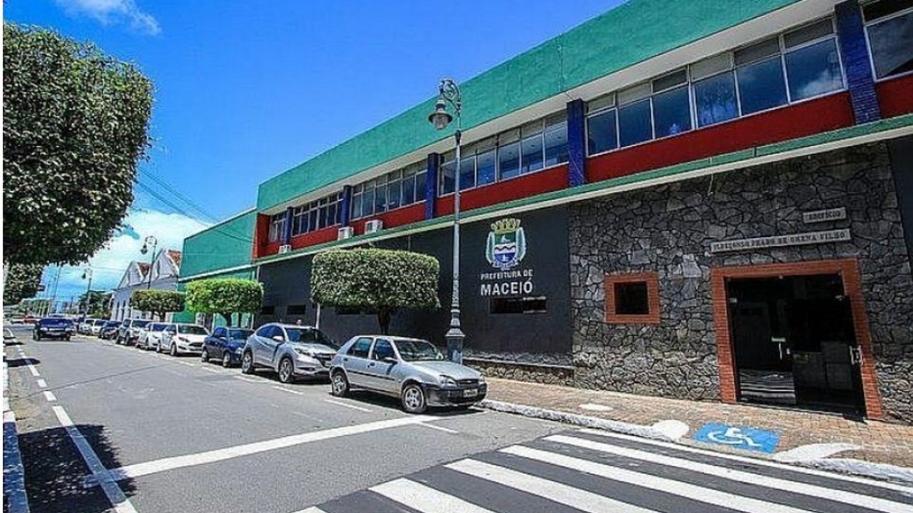 Prefeitura de Maceió paga salários de servidores nesta sexta (29)