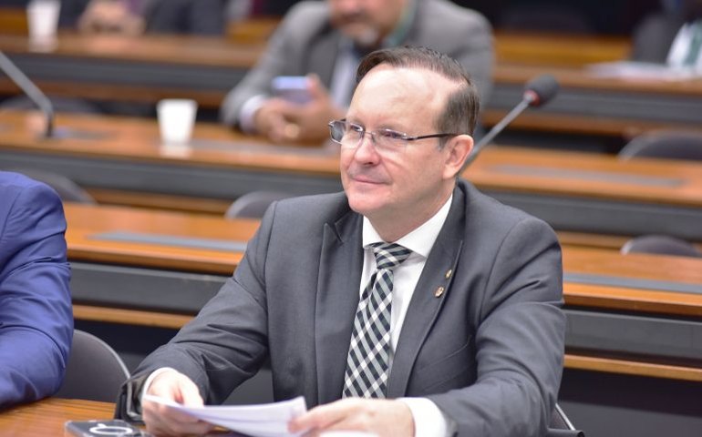 Comissão aprova projeto que equipara doenças raras e lúpus a deficiência para fins legais