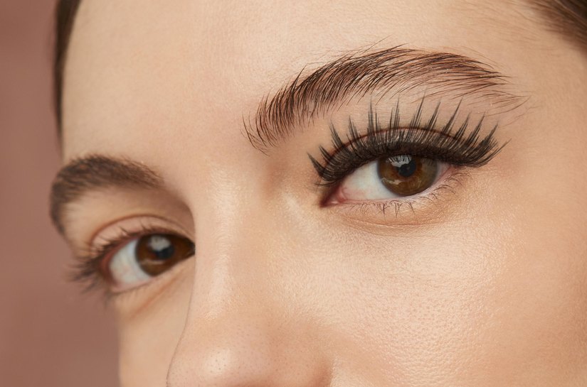 Produto de beleza usado por milhões está fazendo os olhos das pessoas mudarem de cor; entenda