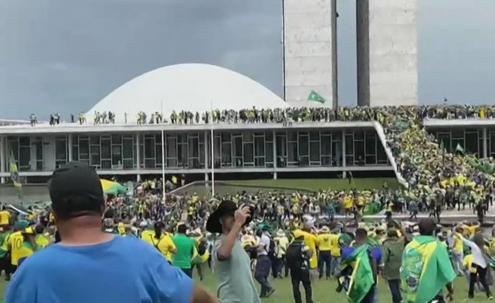 Manifestantes ocuparam parte superior e dependências do prédio do Legislativo