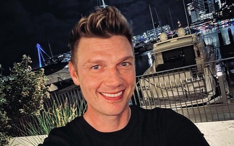 Nick Carter, do Backstreet Boys, canta para fã com doença terminal em vídeo emocionante