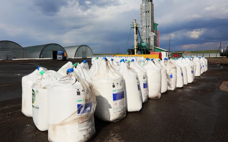 Preço de fertilizantes dispara com guerra no Oriente Médio e preocupa agronegócio brasileiro