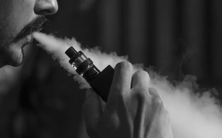 Estudo da Uerj investiga relação entre uso de vape e esquizofrenia