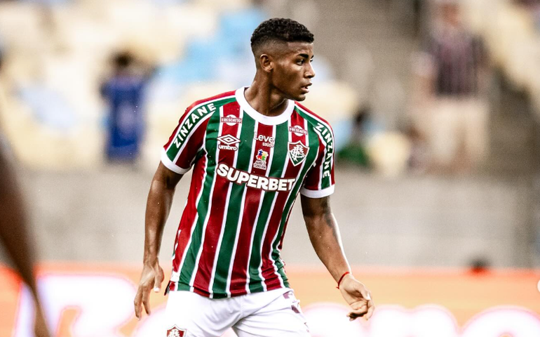 Herói do jogo, Hércules revela momentos difíceis na chegada ao Flu e celebra vaga na semi