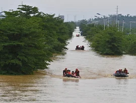 Inundações causadas por dias de fortes chuvas no sul da China deixaram 39 mortos.