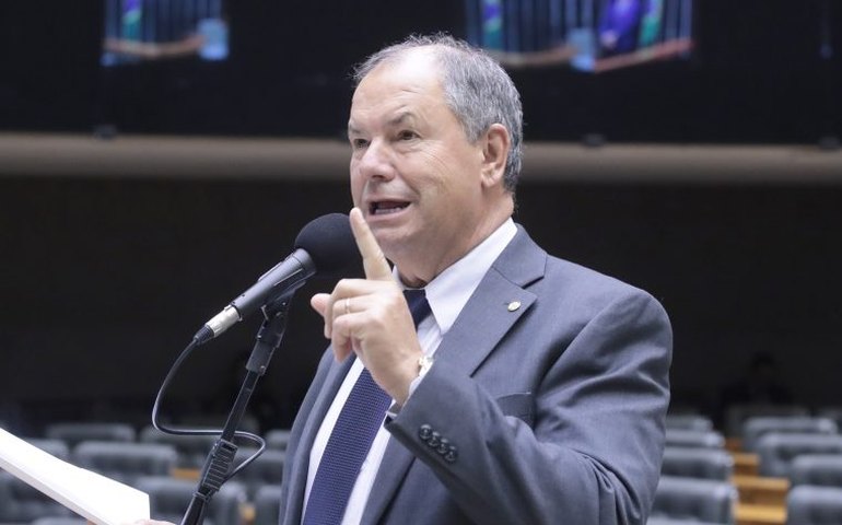 Comissão aprova incentivos fiscais para fórmulas destinadas a crianças alérgicas à proteína do leite