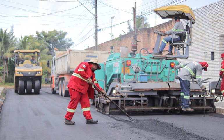 Prefeitura de Maceió inicia pavimentação em ruas da Serraria