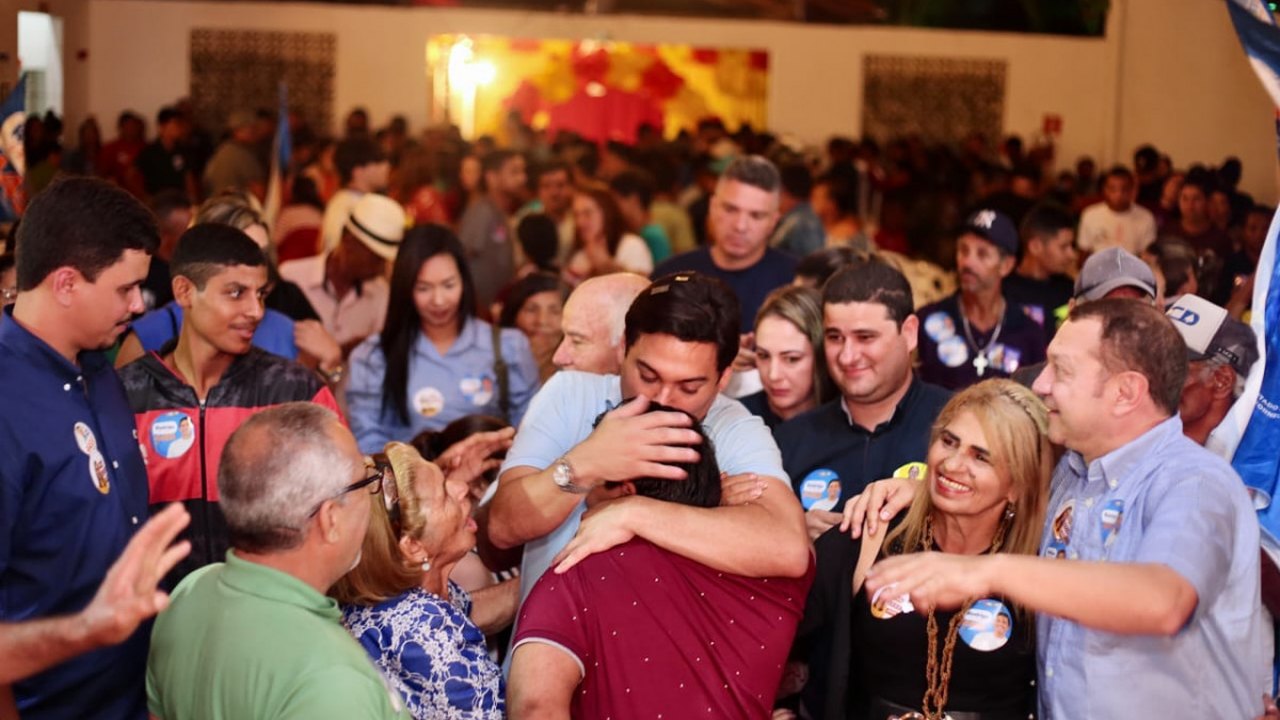 Sertão e Agreste abraçam campanha de Rodrigo Valença a deputado federal