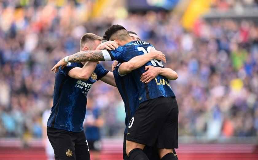 Inter derrota Udinese e mantém perseguição ao Milan pelo título na Itália
