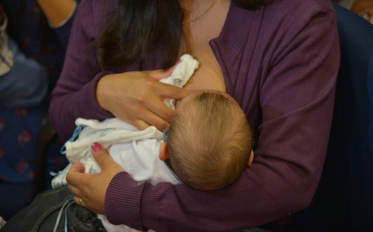 Comissão debate criação de políticas de incentivo à amamentação em ambiente escolar