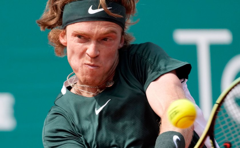Andrey Rublev vence Taro Daniel e enfrenta Fognini na semifinal de Belgrado