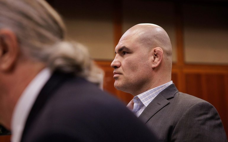 Velásquez fala pela 1ª vez sobre os oito meses na prisão: &#8216;O pior que já senti&#8217;