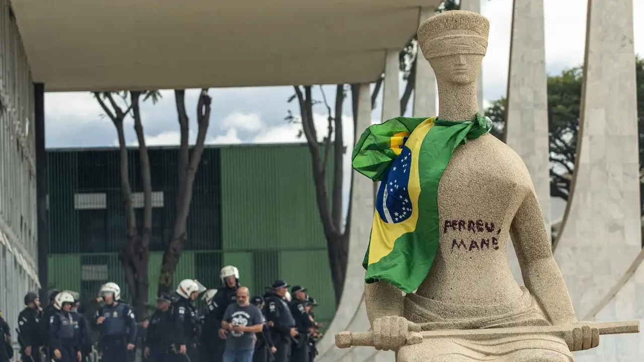 'Débora do Batom' recorre de decisão de Moraes que suspendeu a aplicação da Lei da Dosimetria