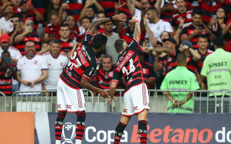 Arrascaeta decide e Flamengo avança para semifinal da Copa do Brasil