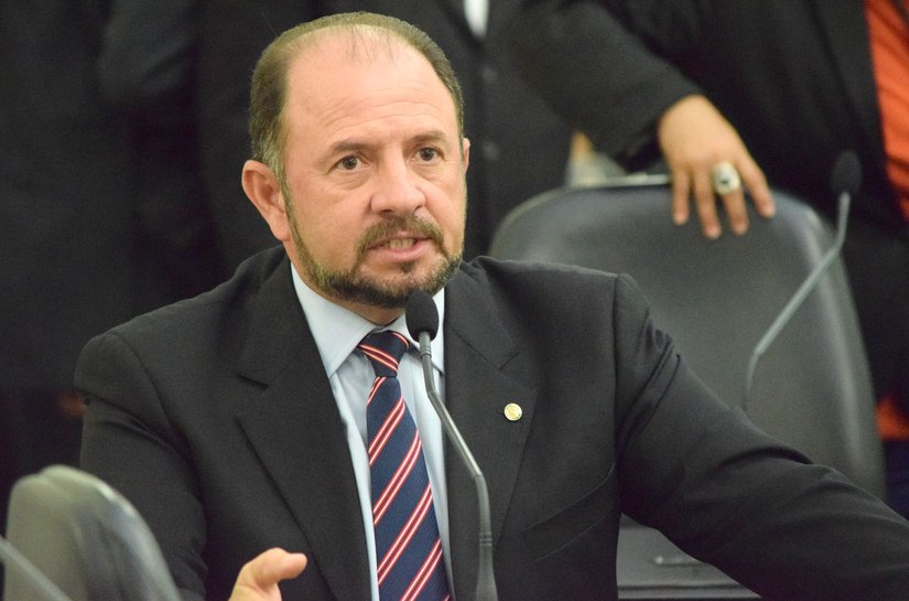 Antonio Albuquerque solicita ao governo o recapeamento da rodovia AL-115