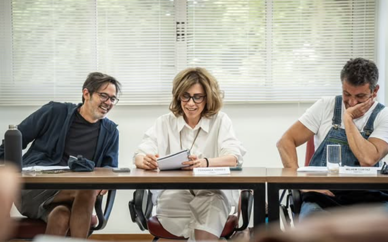 Depois de 'Ainda estou aqui': Fernanda Torres mostra preparação de novo filme, 'Os corretores'