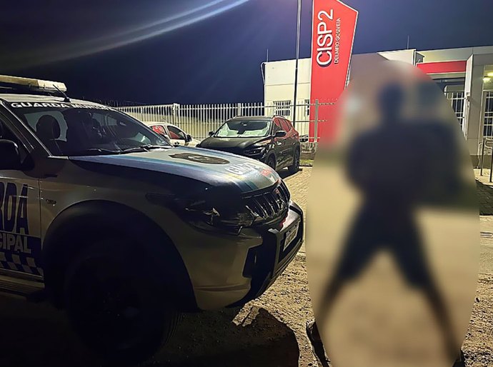 Homem é conduzido à CISP pela Guarda Municipal de Delmiro Gouveia durante patrulhamento no bairro Ponto Chique II