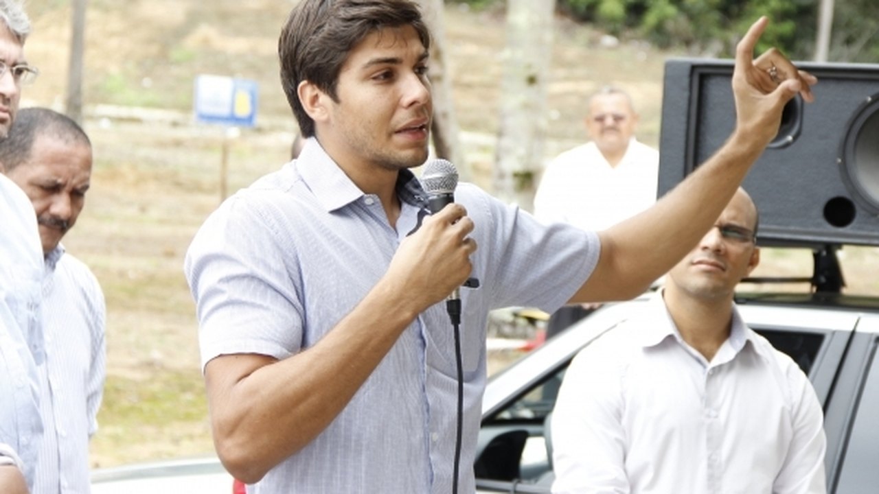 Barra: Prefeito Zezeco assina ordem de serviço para início imediato de pavimentação