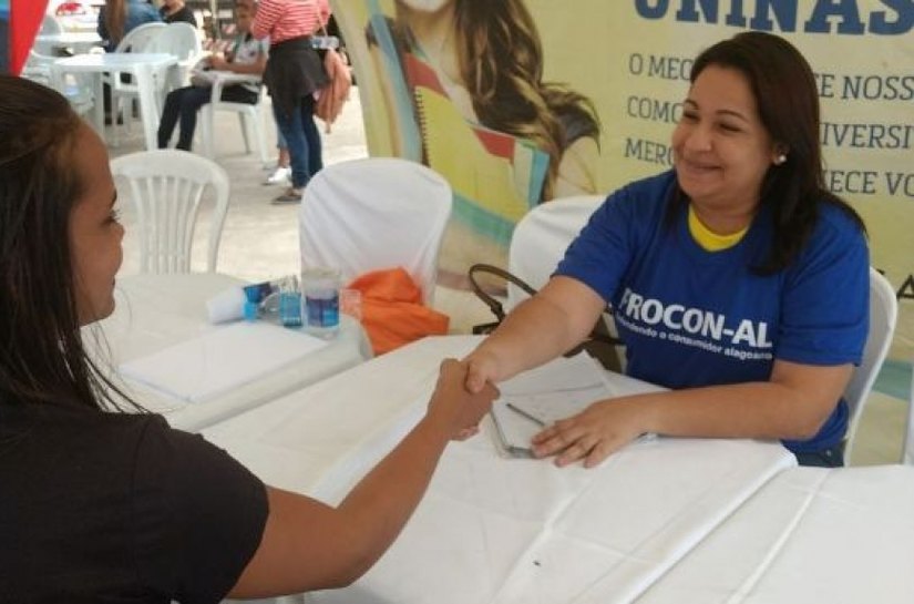 Procon Alagoas leva serviços aos consumidores de Arapiraca