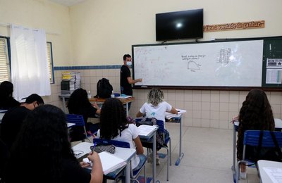 Seduc reabre inscrições da chamada pública para ampliação de carga horária para professores efetivos