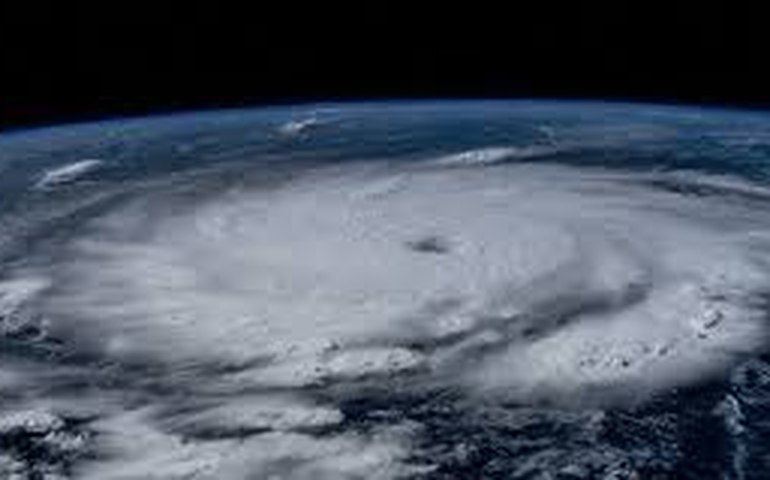 Tempestade tropical Beryl derruba energia de quase 3 milhões de residências e empresas