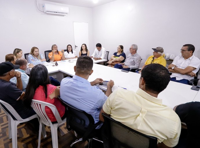 Prefeita Luísa Júlia dá boas-vindas aos novos secretários municipais