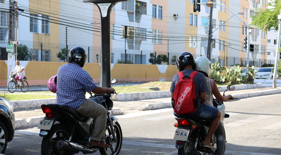 MOTOS