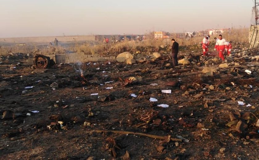 Avião ucraniano que caiu no Irã tentou retornar ao aeroporto, diz relatório