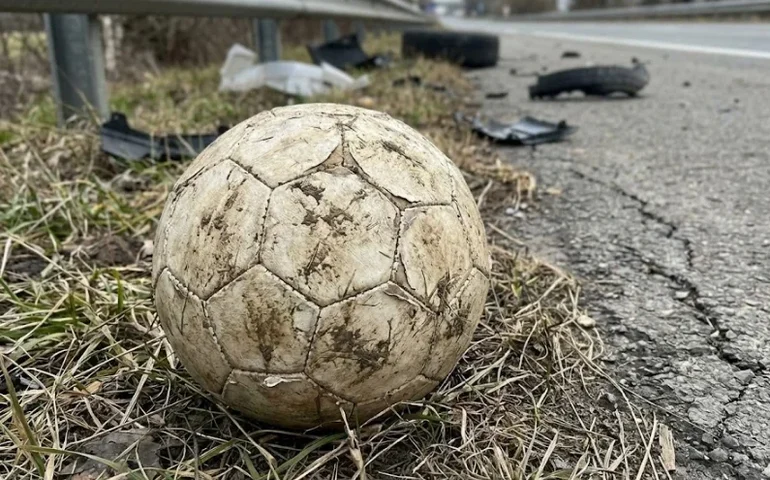 Drama após o acidente: menino de 10 anos tem braço amputado após colisão de ônibus com 90 pessoas em Maribondo