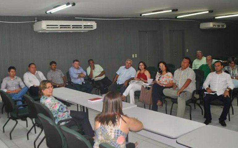 Câmara de Palmeira: “Grupo dos Nove” viaja com destino ignorado e só retorna na hora da posse