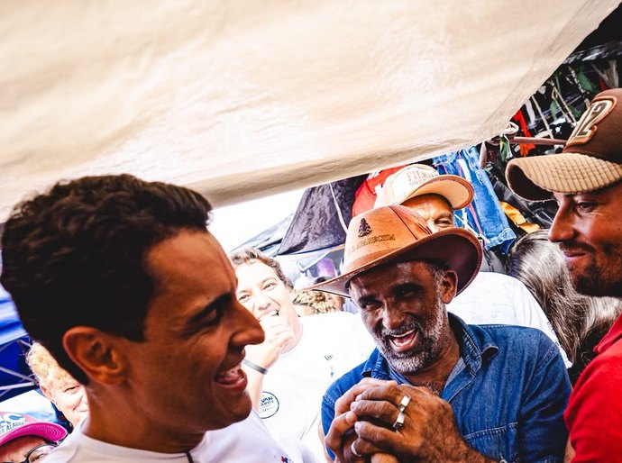 “Venderam a água e entregam o pior saneamento do Brasil”, afirma JHC durante romaria em Dois Riachos