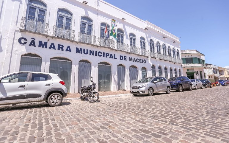 Câmara de Maceió confirma diligência da Polícia Federal em gabinete de vereador e esclarece que investigação não tem relação com atuação parlamentar; veja nota oficial