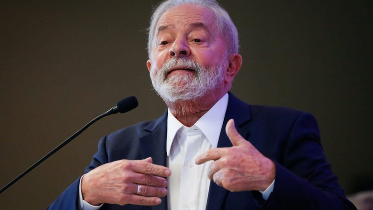 Lula defende que municípios garantam passe livre a eleitores no domingo