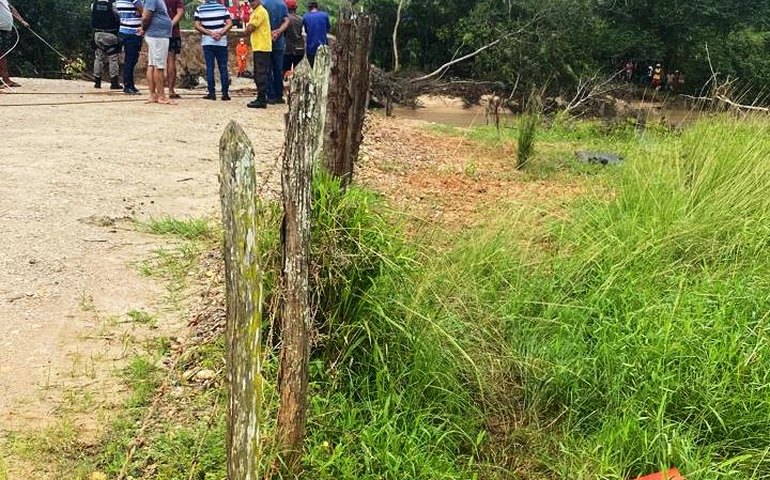 Local onde ocorreu acidente em ponte destruída pelas chuvas em Penedo estava sinalizado