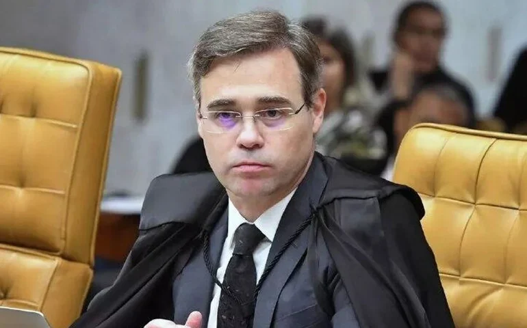 Banco Master: André Mendonça, do STF, determina afastamento de dois servidores do Banco Central