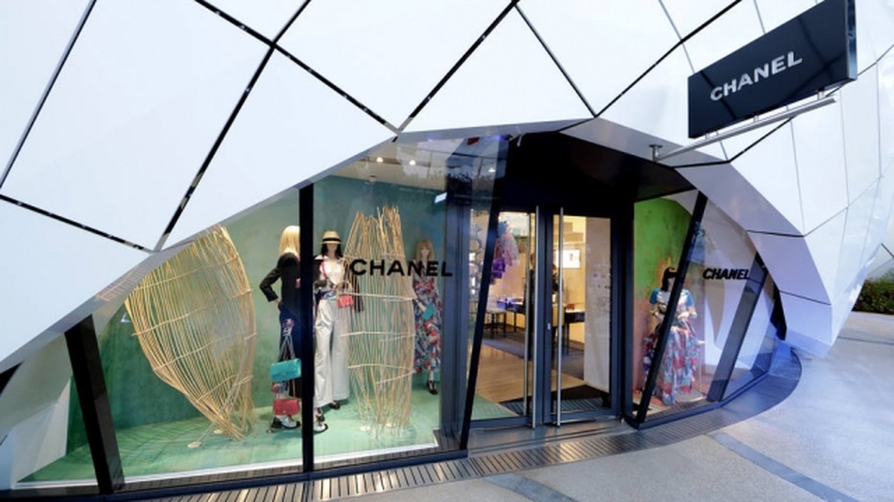 Chanel e Farfetch criam acordo global de desenvolvimento de tecnologia