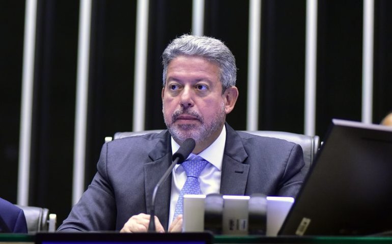 Lira confirma votação de projeto de combate às fake news; relator discutirá texto com líderes