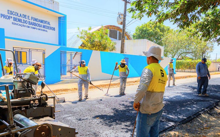 Obras de pavimentação asfáltica e construção de creche avançam no João Paulo II e Primavera em Arapiraca