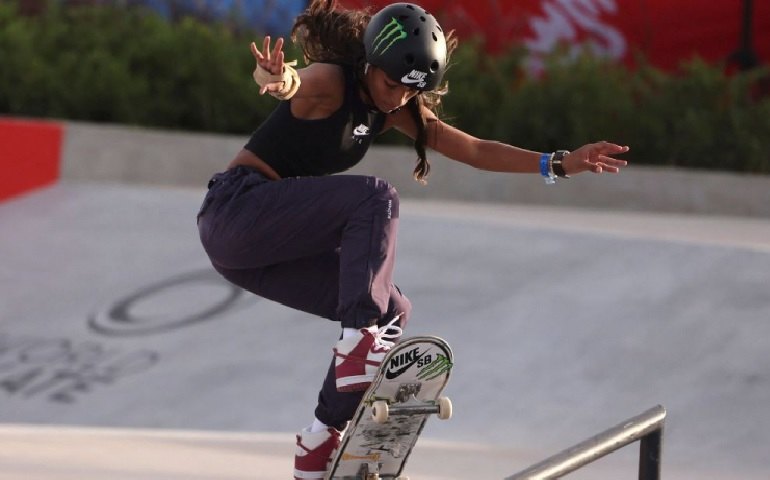 Rayssa Leal supera lesão e é campeã mundial de Skate Street, em Sharjah